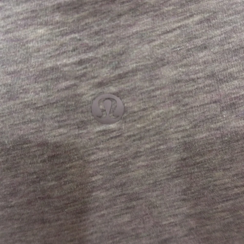 Lululemon Heather gray long sleeve top size 6 - Picture 3 of 3